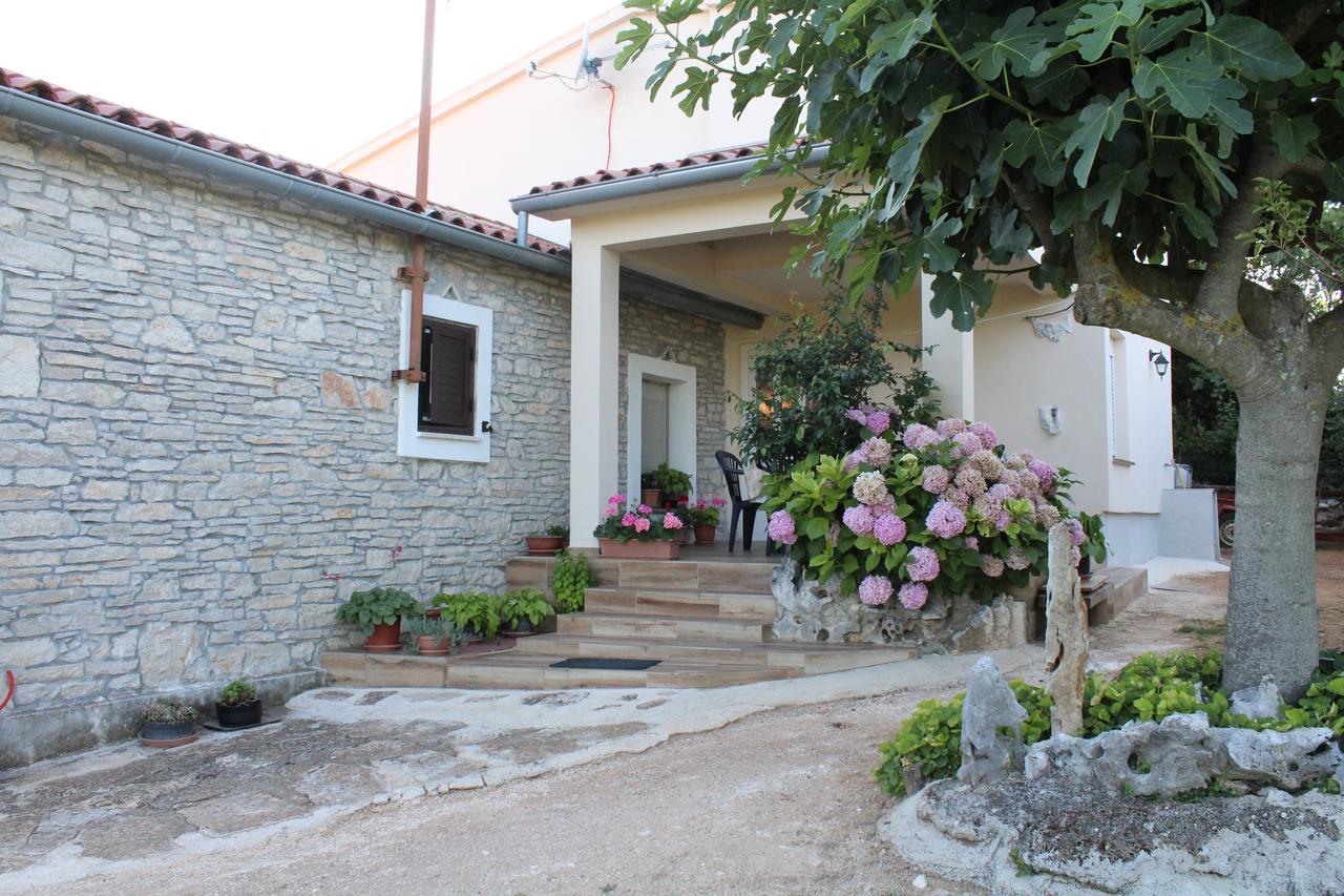 Haus Glavani Barban Exterior photo